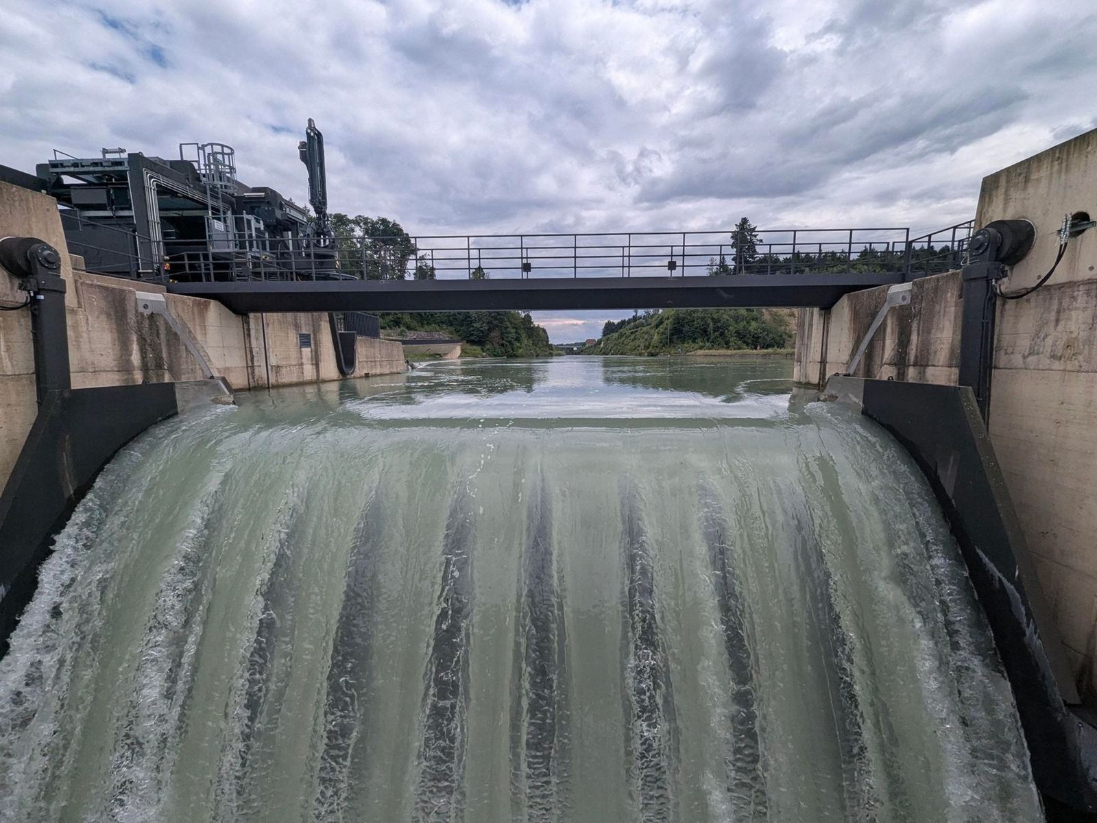 Water pouring over the weir under the walkway of the Hagneck power station