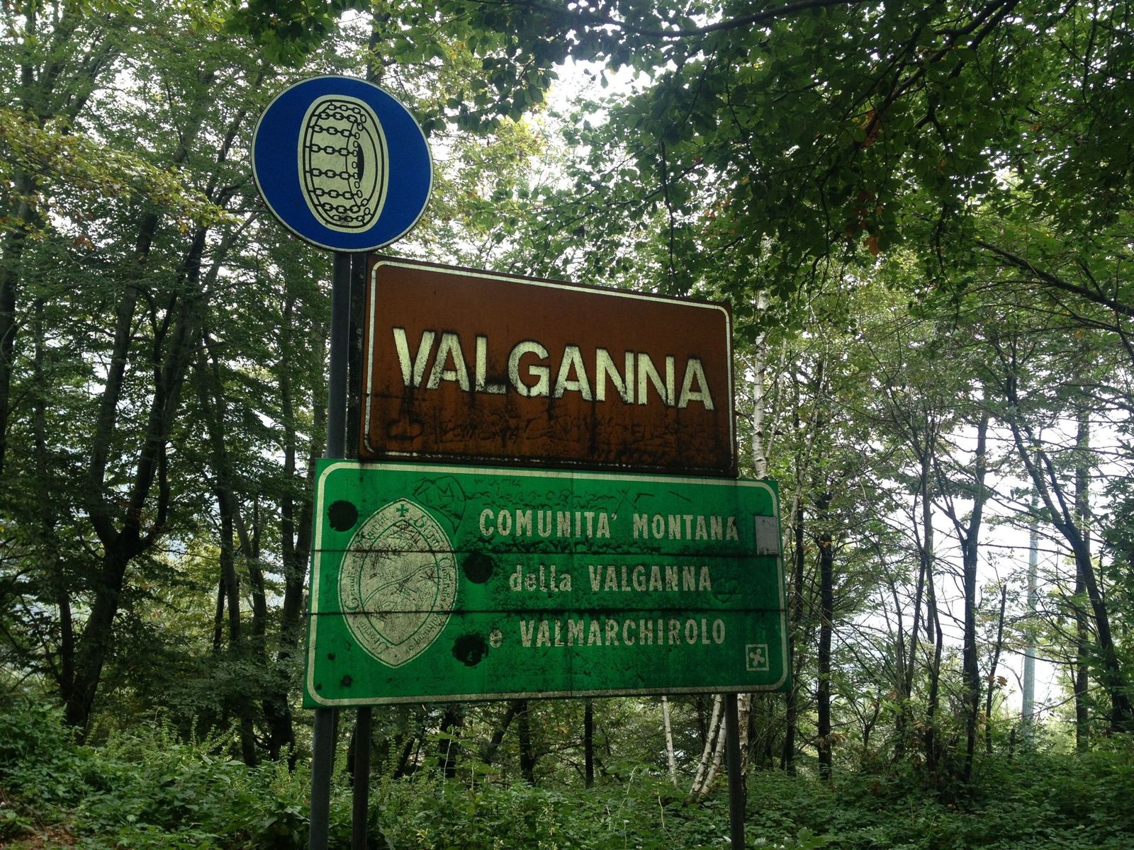 A brown sign reading Valganna with a green sign for the mountain community